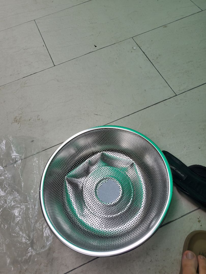 cần trả lại gấp, đặt rổ inox có chân 122k mà giao rổ móp méo mỏng dánh như  hàng bỏ đi vay cần trả lại gấp, đặt rổ inox có chân 122k mà giao rổ móp méo mỏng dánh như  hàng bỏ đi vay