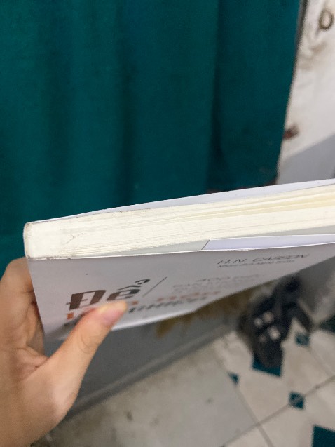 Shop giao sách dính bụi, sách cũ cho mình hay sao í ::((