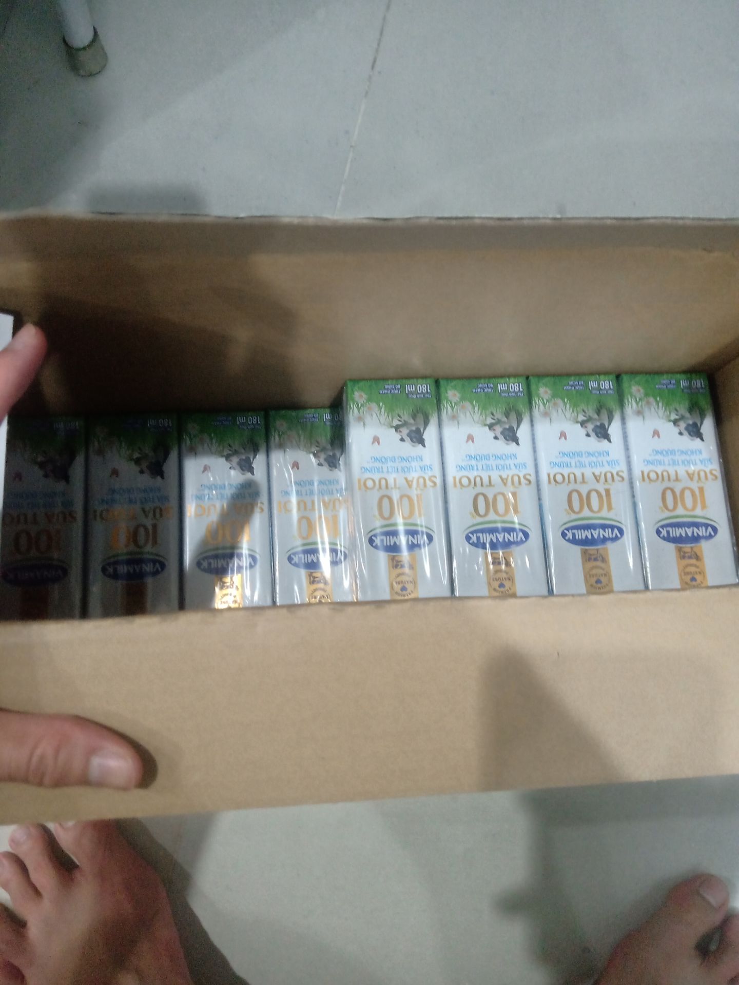 giao hàng nhanh. chú shipper vui tính, thân thiện lắm. Thùng sữa được bọc mấy lớp khá cẩn thận. Cảm ơn tiki và shipper nhé