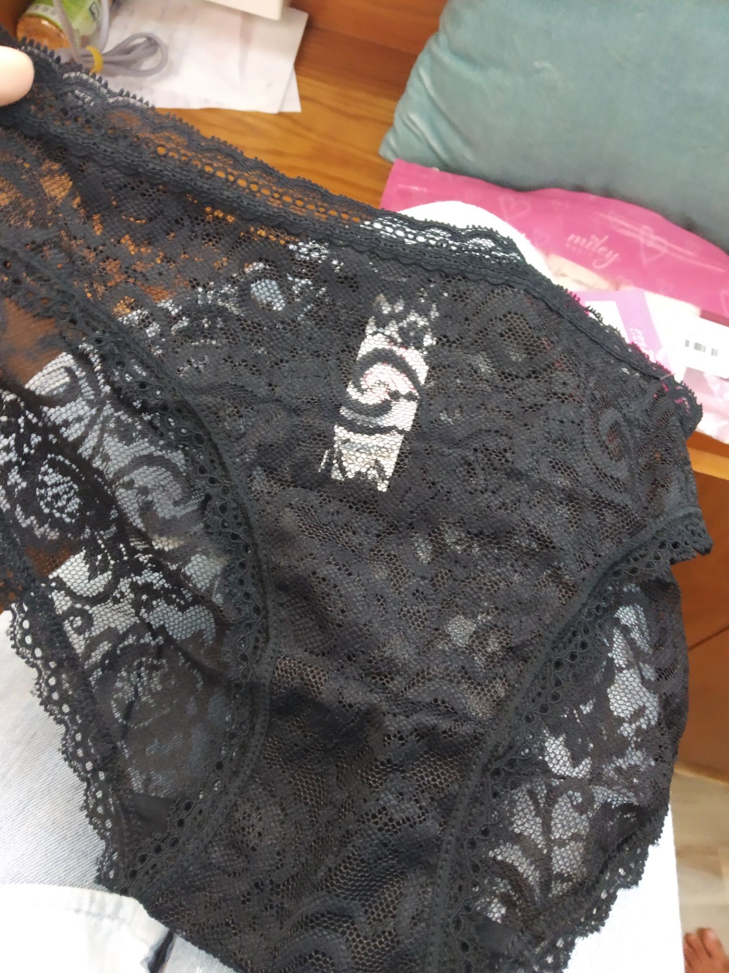 Sản phẩm thật sự vượt hơn mong đợi, hàng tốt, giá cả phải chăng rất rất ok lun, mình vải rất mềm sờ vào cảm giác rất mát, mẫu mã là vải ren như dzay là quá chuẩn
Tiki đúng là lựa chọn tốt cho khách hàng, mong bên Tiki luôn kiểm duyệt tốt các Shop đạt tiêu chuẩn như thế