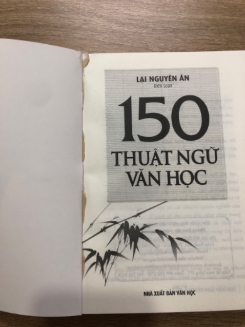 Bìa sách đóng keo bị thừa nhìn thiếu thẩm mỹ và làm giảm giá trị cuốn sách
