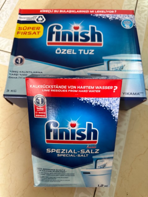 Sản phẩm chính hãng Finish. Đúng là nhập từ Châu Âu, nhưng trong mô tả của nhà bán hàng còn ghi thếu nước Đan Mạch và Thổ Nhĩ Kỳ 😆. Tôi chọn mua 1 thùng 4kg (xem hình mô tả), nhưng không hiểu tại sao shop giao 2 thùng là 3kg và 1,2kg. Như vậy khách lời 200gr, cảm ơn shop.