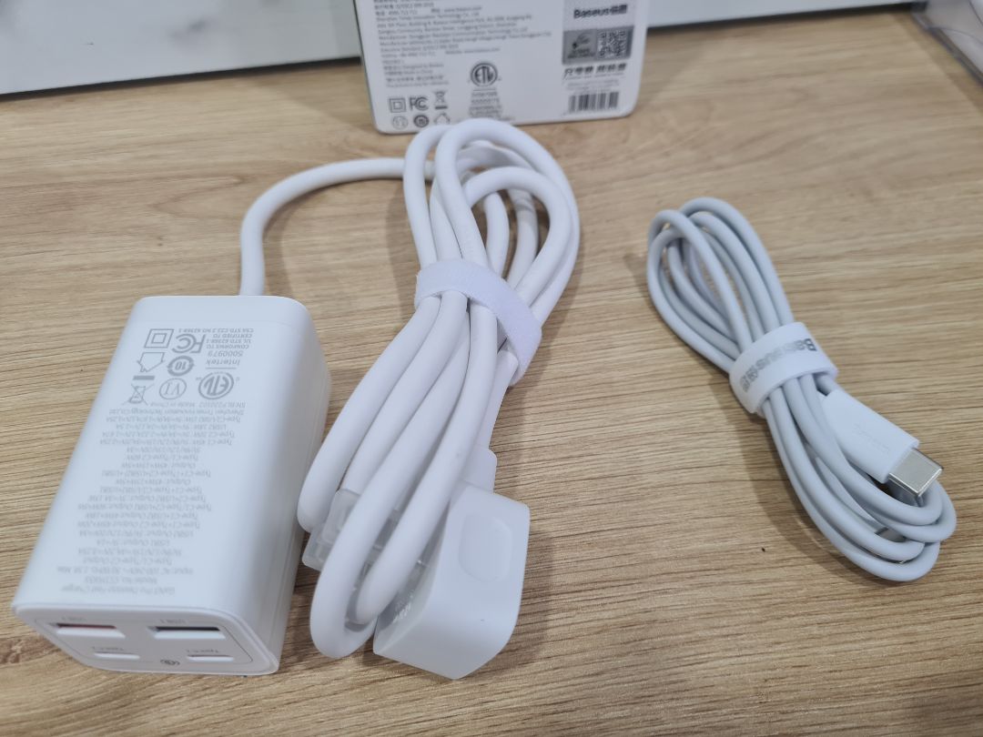 giao hàng nhanh, hộp sản phẩm hơi móp tí, nhưng sp bên trong thì đẹp nhé, chất liệu nhựa cứng rất sang, hoàn thiện rất tốt.👍