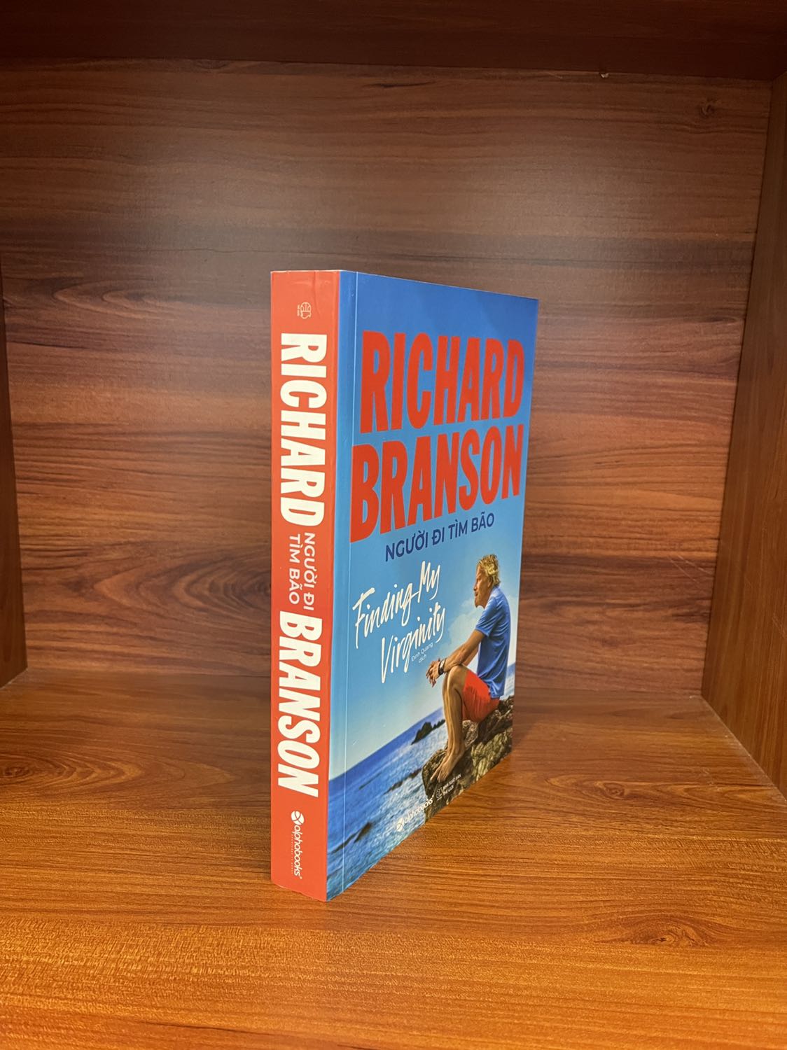 Một tác phẩm kinh điển bạn nên đọc. Cả hai vợ chồng mình cùng đọc cuốn này mỗi khi đi ngủ. Ông ấy là thần tượng của mình!