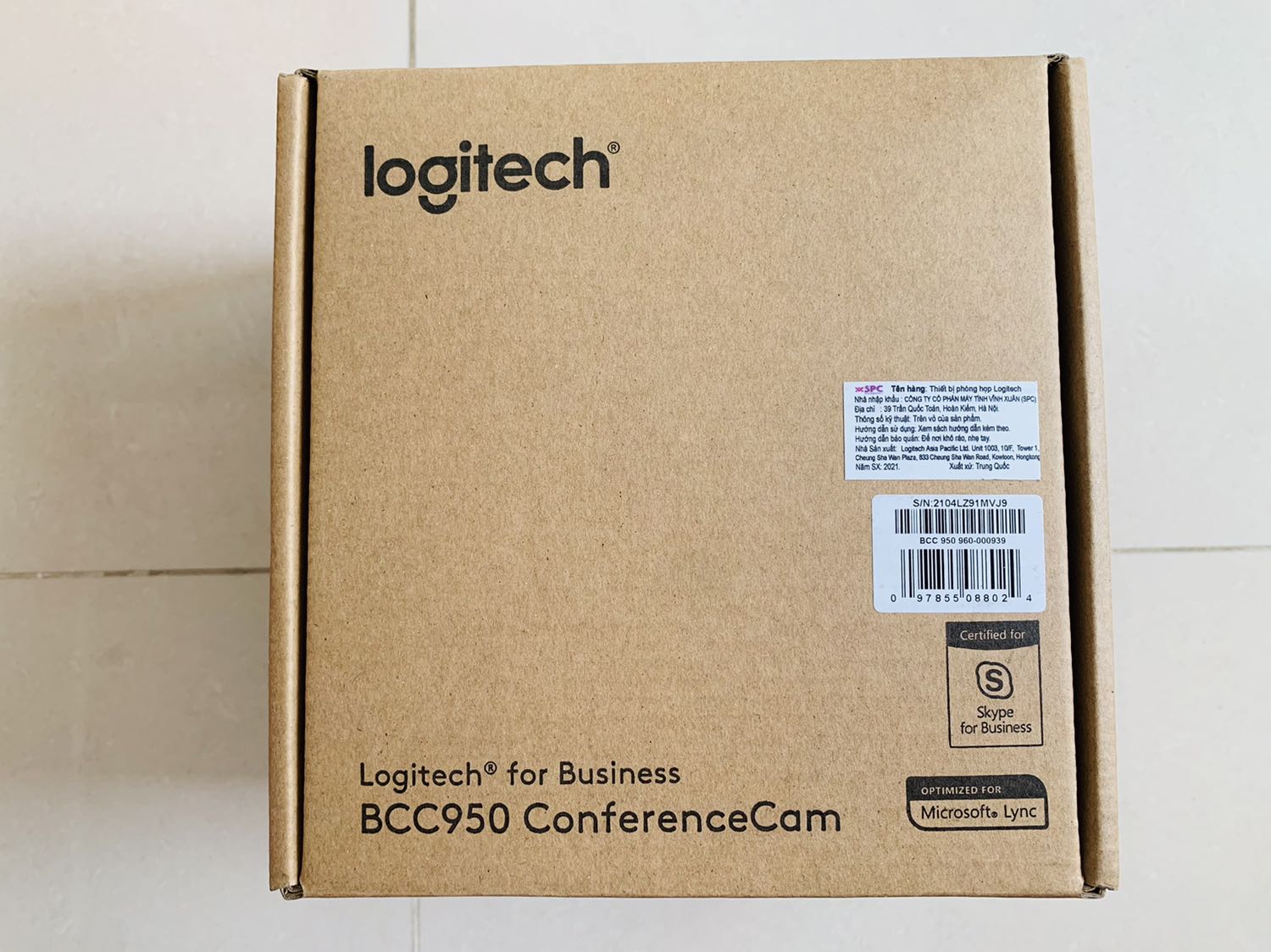 Rất hài lòng về chất lượng sản phẩm, kết nối nhanh, đơn giản, chất lượng hình ảnh sắc nét Full HD. Là 1 sản phẩm 3 trong 1: vừa là webcam, tích hợp Mic chống ồn và là loa nghe nhạc. 
Chưa hài lòng về vận chuyển vì thời gian quá lâu (10 ngày mới nhận được hàng).
Không thấy hoá đơn bán hàng và phiếu bảo hành gửi kèm theo sản phẩm. Đề nghị Tiki có phản hồi về việc này.