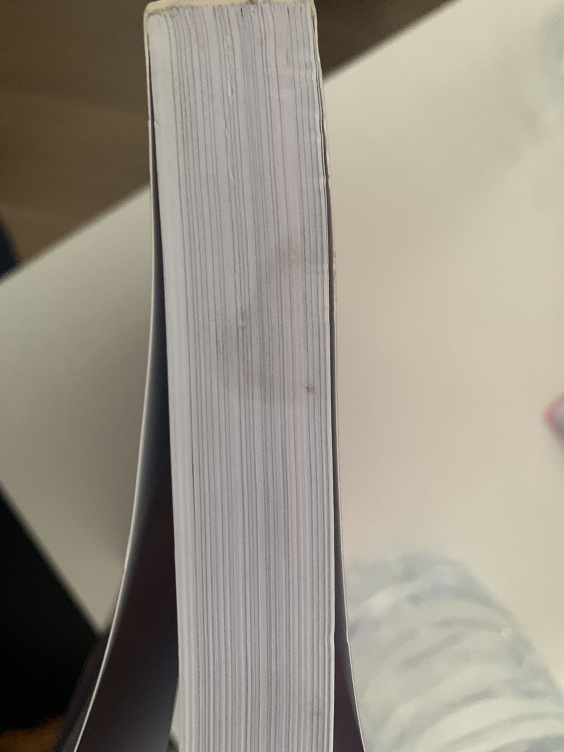 đóng gói k cẩn thận k bọc gì ngoài sách cả nên bị xước nhẹ, có cả vết bẩn mốc nữa, shop k lau sách trc khi ship gì cả, bụi bảm vào sách cơ. Được cái giao hàng cực nhanh sáng mk đặt chiều nhận được luôn