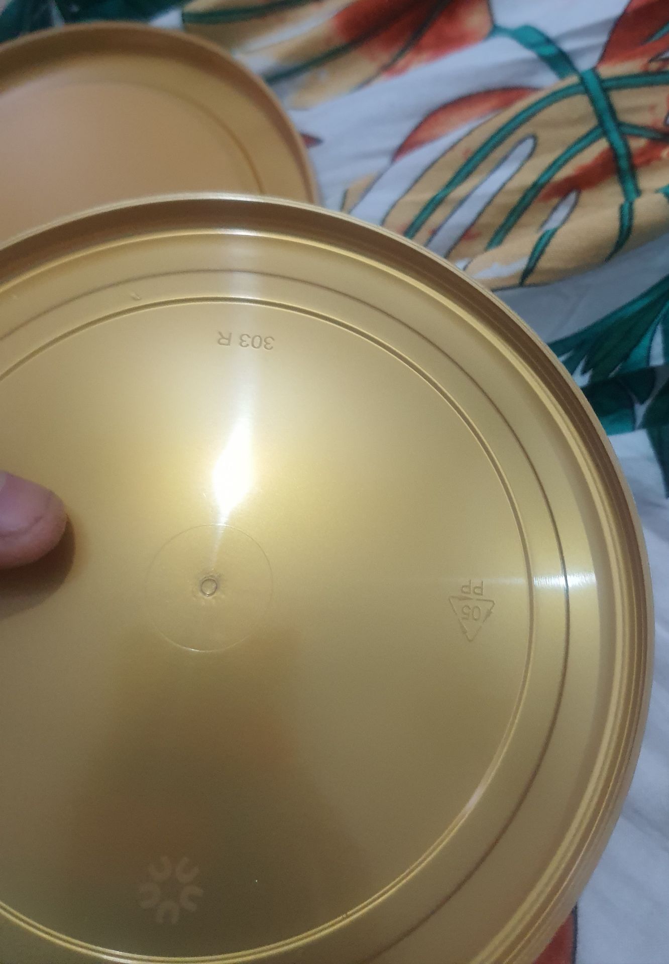 1 *** mình nhờ người thân mua trực tiếp bên Úc. 1 *** mua tiki của Thành Thuận Thiên thì mình thấy 2 nắp từ màu nắp với kết cấu bên trong nắp khác nhau hoàn toàn. tiki lúc này bán sữa toàn hàng kém chất lượng. Bữa sữa Đức cũng zị. Y chang. Sau này hok mua sữa hay những hàng thực phẩm khác trên tiki nữa. Mốt nhờ người thân bên nước ngoài mua cho chắc ăn.