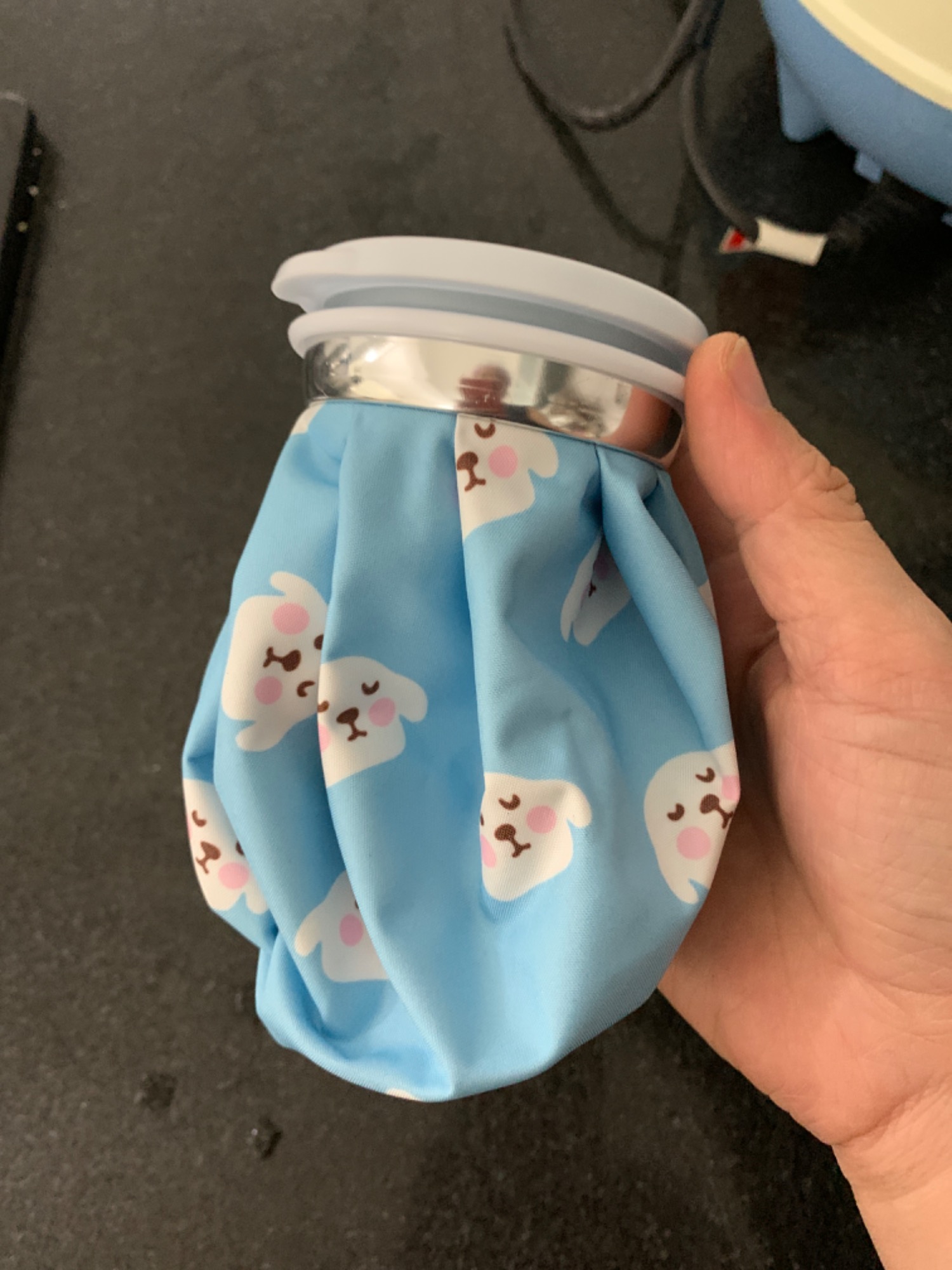 Sản phẩm nhỏ so với nhu cầu. Nhỏ hơn so với loại bán trên thị trường ở nhà thuốc. Hơi thất vọng. Điểm cộng là hoa văn dễ thương, xinh xắn.