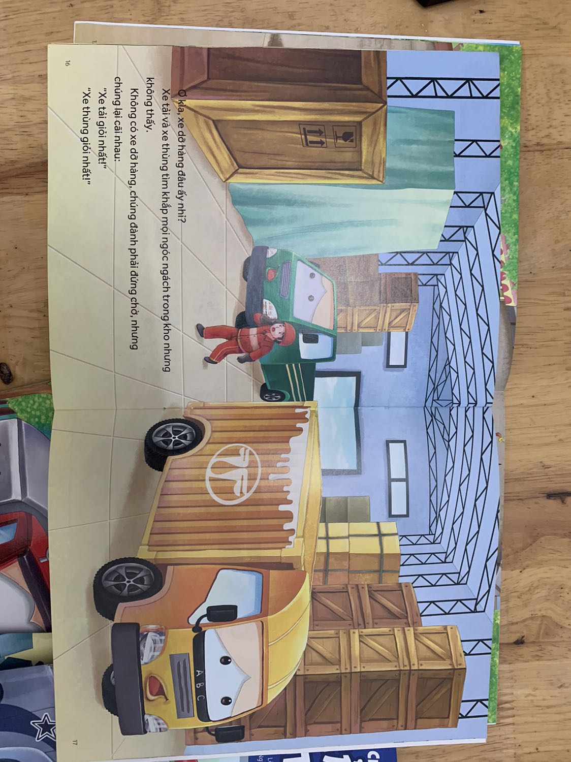 Mình hay mua combo nên share ảnh của những cuốn khác luôn. Sách hay