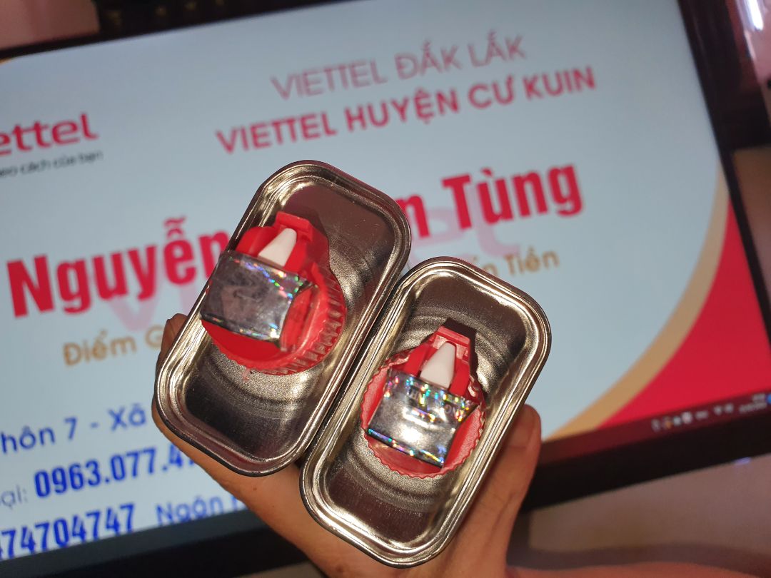 Hàng chính hãng. là 1 người xài zippo đã lâu nên nhìn xăng là biết liền. nên anh em cứ yên tâm mua nhé.