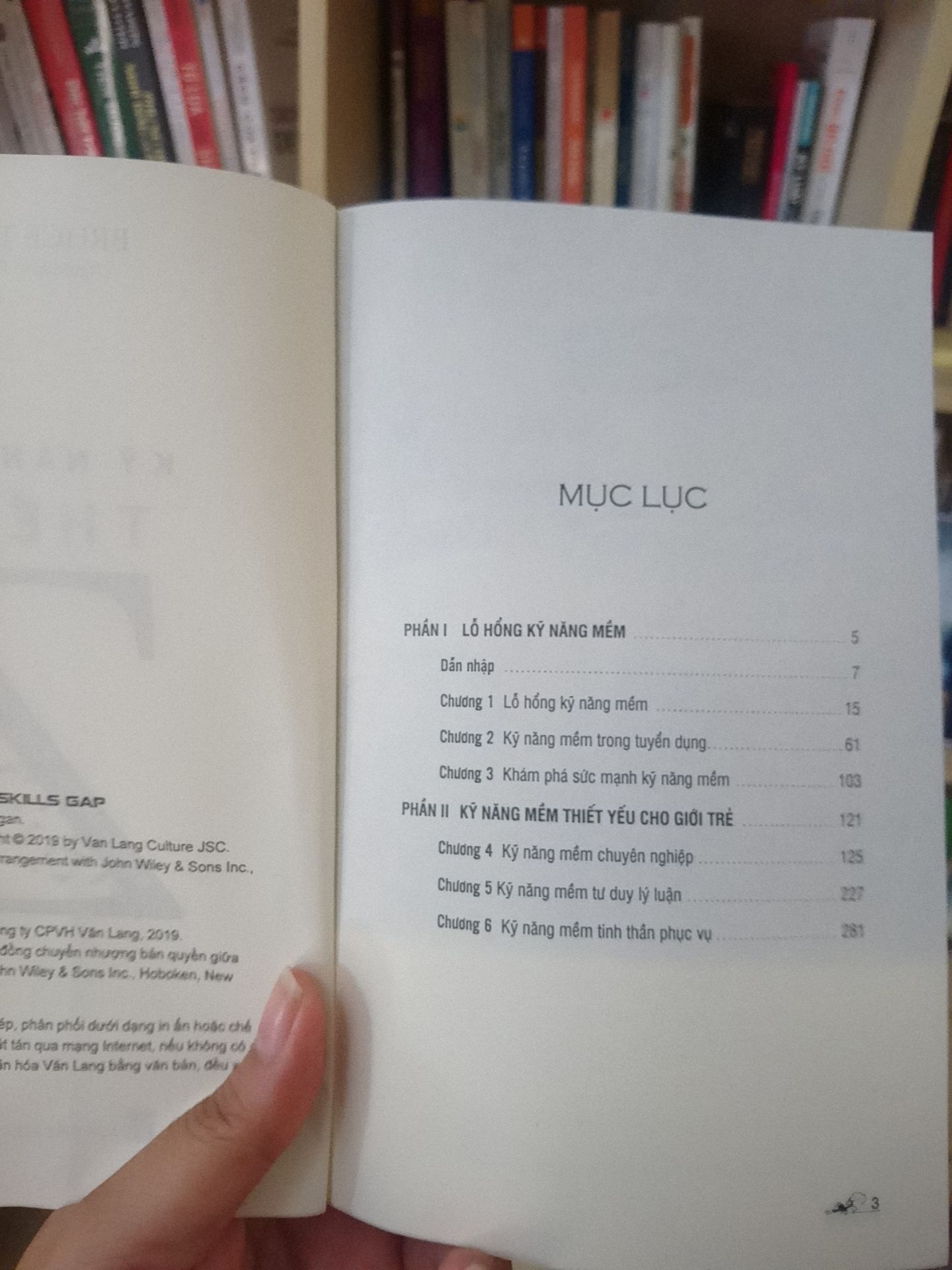 Nội dung khá good, bìa sách đẹp. Bạn nào đang làm trainer hay HR đều có thể mua về tham khảo. 
Quản lý cấp trung cũng nên đọc để dẫn dắt nhân viên tốt hơn.