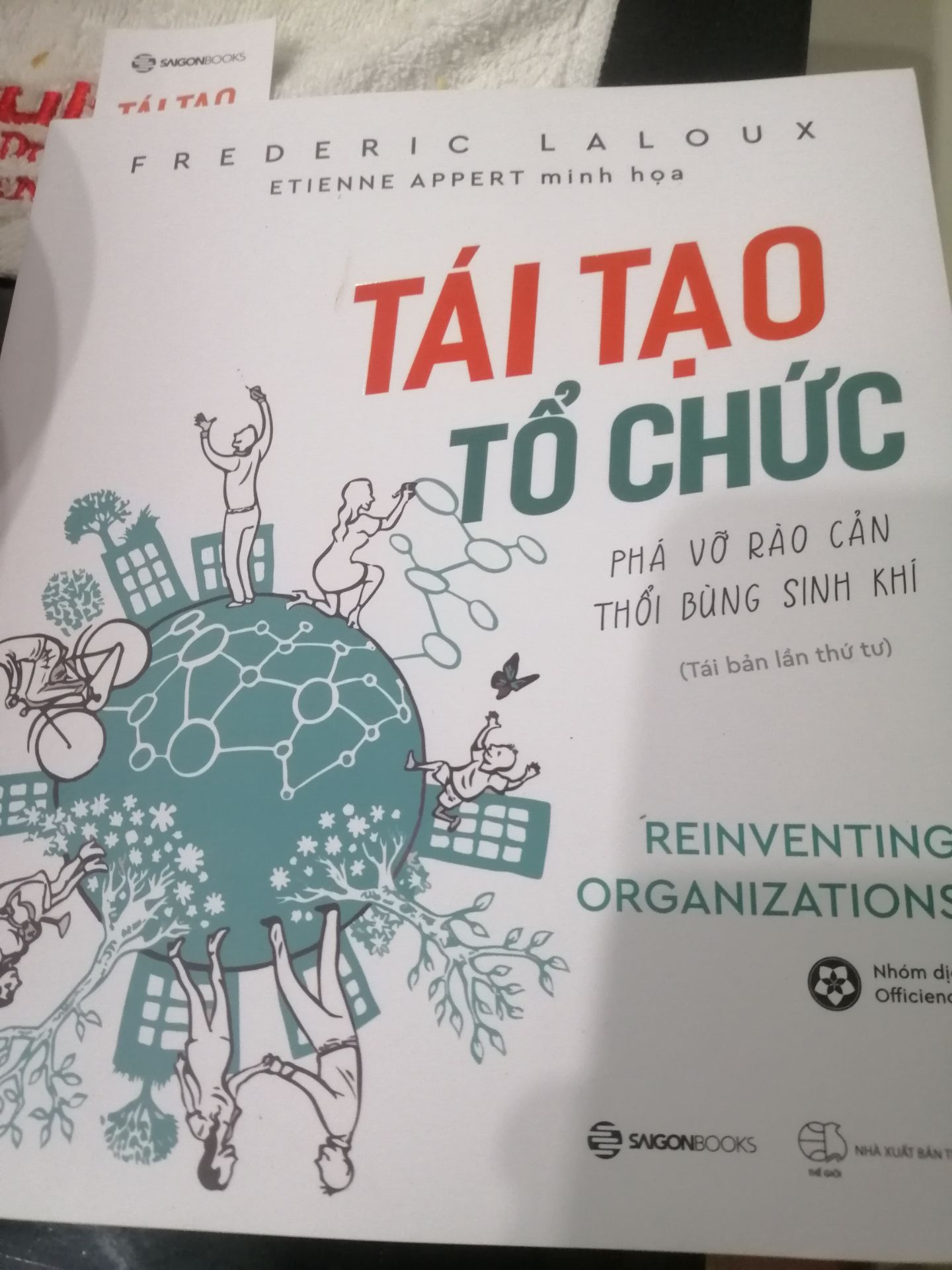 Sách rất hay, sách nói về tổ chức mình mong muốn và cách để gây dựng nó, có rất nhiều bậc 5 màu xanh ngọc, xanh lá, hồ phách,vàng, cam, chưa đọc hết nhưng thấy sách hay để người đi làm thích nghi với tổ chức Cty.