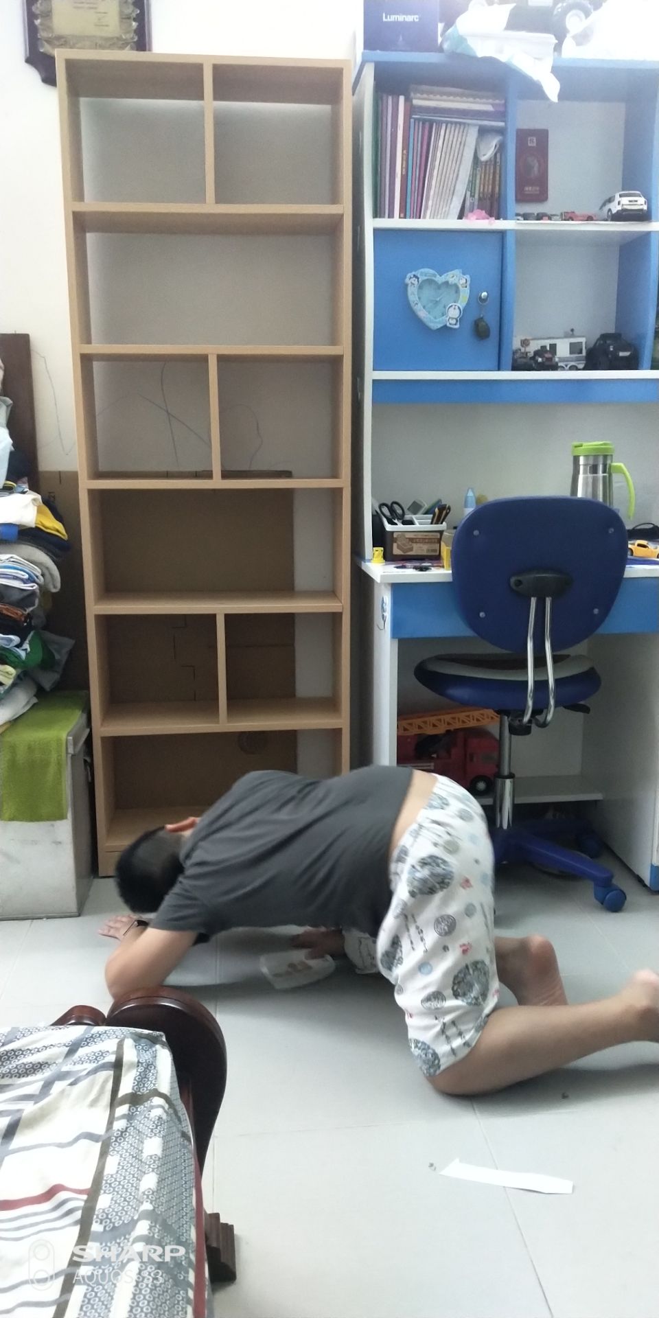 Cả nhà vật lộn với 1 đống lỗ,ráp tháo,tháo ráp..đoạn ghép giữa lõng lẻo,Thôi thì cũng chấp nhận được.Đề nghị Tiki bán sản phẩm dạng như vầy nên cho ông giao hàng biết ráp cho khách đỡ đau đầu và mất mấy tiếng đồng hồ.