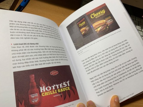 Nội dung sách dễ hiểu, có hình minh họa cụ thể, giải thích rõ ràng và có bài tập thực hành. Nói chung đây là bộ sách tham khảo và hệ thống lý thuyết tốt cho những người đang làm việc quản trị thương hiệu và thiết kế nhận diện thương hiệu.