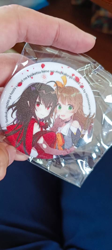 Nói chung là đẹp, đóng gói kỹ mà mình thấy huy hiệu hơi mờ