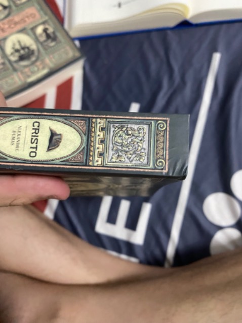 Lần này nhận sách vô cùng thất vọng với cả sản phẩm và Tiki Trading.Hàng lần này đóng gói quá sơ sài,chỉ có 1 lớp chống sốc mỏng manh thôi thì làm sao mà có thể chống sốc tốt được ,quấn nhiều còn chưa chắc chắn nữa này quá ít chống sốc nên hư hại khá nặng,ảnh hưởng cả trong lẫn ngoài rất buồn,lần này nhận hàng không được vui cho lắm,mà lần này giao còn trễ hơn với thời hạn nữa chớ ,vì thế nên mình không đánh giá cao sản phẩm và dịch vụ lần này!