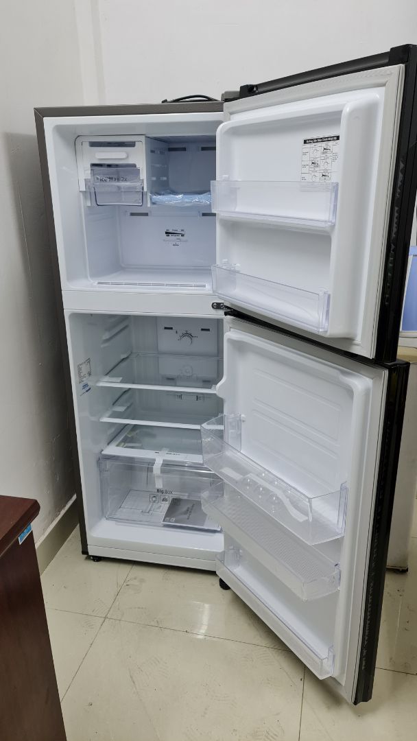 Sản phẩm đẹp, đã từng mua thử tủ lạnh samsung, toshiba, mitsubishi, sharp cho cơ quan, gia đình, nhận thấy dùng rất ổn không thua kém các tủ lạnh thương hiệu khác.  Tiki pro giao hàng nhanh, chuyên nghiệp và dễ thương, giá phù hợp, nên mua.