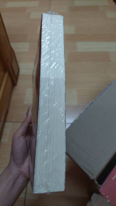 Bọc khá đẹp và chắc chắn ạ, ncl ko bao h lo khi mua ở tiki trading, mà giá mua ở ở đây rẻ hơn nhiều so với nhà sách khác và các sàn thương mại điện tử khác 🥰