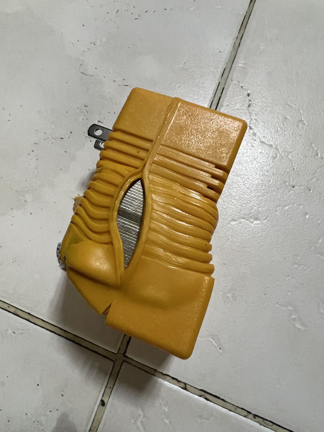 Ngày đầu tiên sử dụng cho quạt Sanyo nội địa 110 đã bị ăn đòn. May không cháy nhà