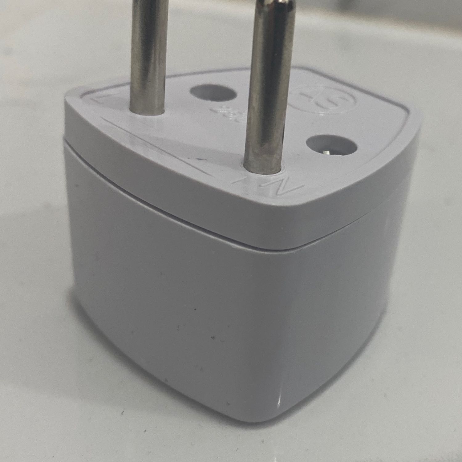 Giao hàng nhanh, đóng gói cẩn thận. Hang có vẻ đã bị bóc tem và hơi bị hở nhứng vẫn sư dụng tốt ok k có vân đề về hiện tượng nóng khi sạc ok tạm ổn