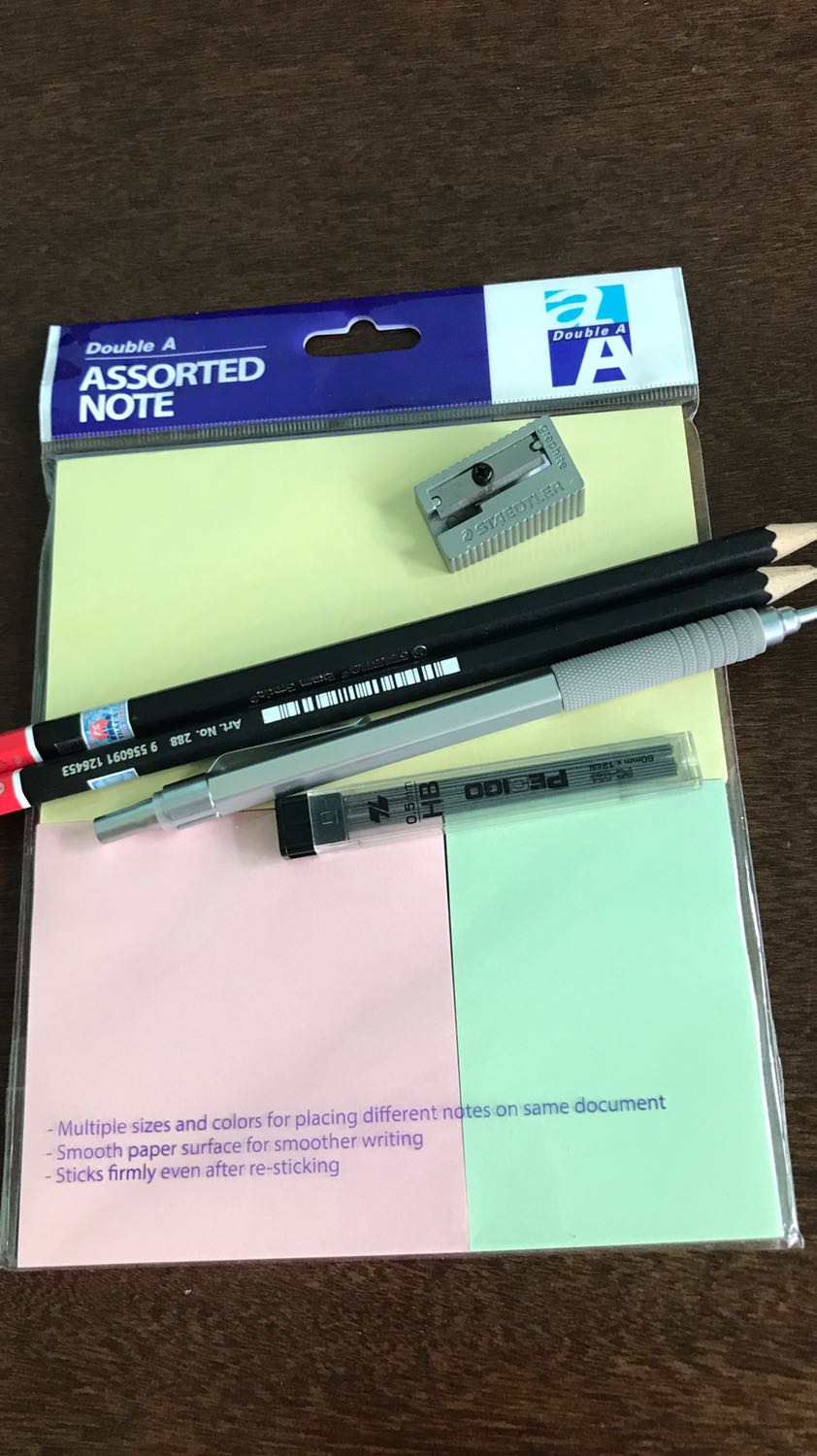 Tất cả đều đẹp đều như ý mình, stabilo với staedtler thì khỏi bản rồi, bóp viết mình chỉ toàn hai hãng đó thôiii ? mua onl rẻ hơn nhiều so với ở ngoài, mn nên mua ở đây nha!!! Có điều bên vận chuyển lần này giao trễ hạn