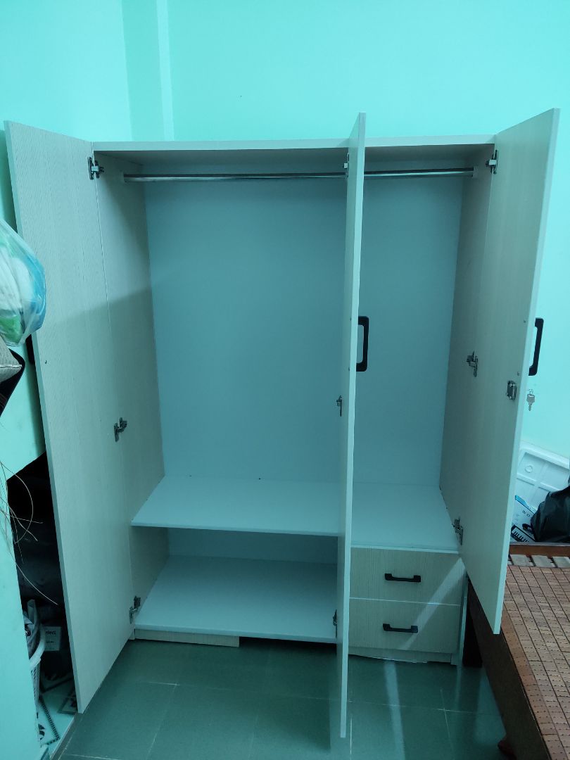 sản phẩm tủ nhựa nên khá mỏng, dễ vỡ. Khi giao hàng với 1 sản phẩm cồng kềnh và dễ vỡ như vậy mà lại dùng xe máy nên khá là không hài lòng. ưu điểm duy nhất là nhẹ