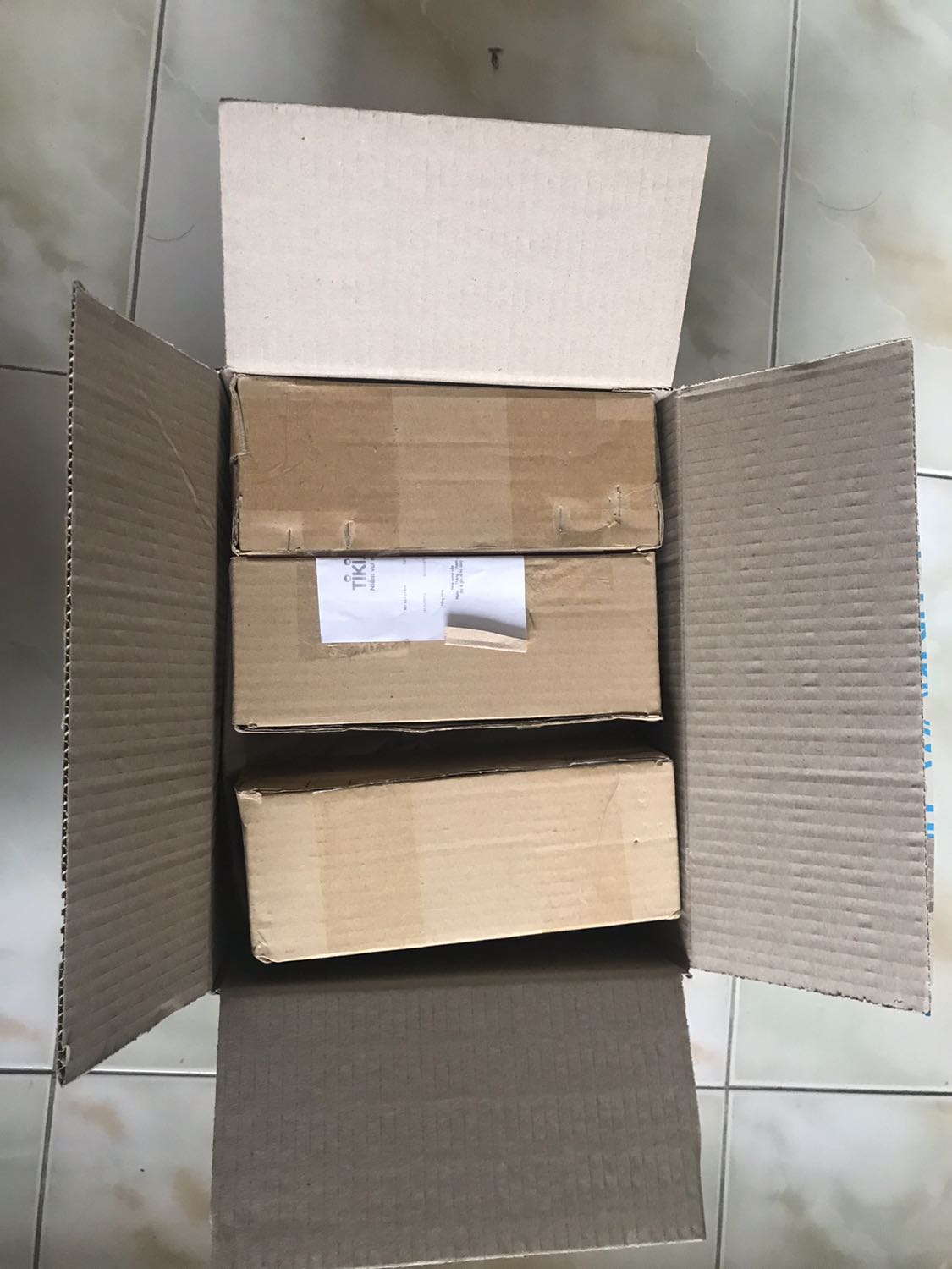 Đặt hàng shop báo dự kiến tận 5 ngày mà 2 ngày giao rồi, hàng đóng gói đẹp, kĩ, gọn gàng, nói chung là hài lòng!