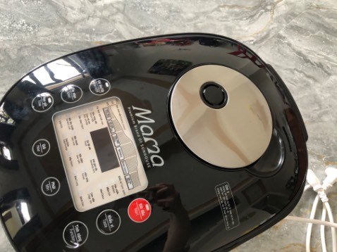 Nồi nấu chuẩn tầm gần 1 tiếng, cơm chín đều, giữ nóng cơm tốt. Bên ngoài nồi đẹp, sang, bóng loáng, dễ sử dụng. Phần dây điện của nồi hơi ngắn nên có chút bất tiện. Nước cơm sau khi nấu cần chảy xuôbsg 1 khoảnh nồi, cần chuẩn bị sẵn khăn để lau đi chứ ko để thế đc, nhưng lau cũng dễ dàng lắm. Lòng nồi nấu dày dặn, nặng tay, chống dính tốt.