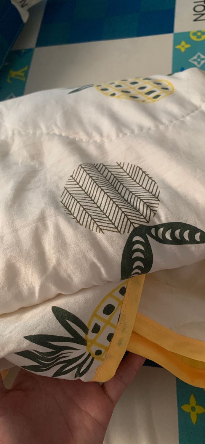 Mình chọn mẫu be trai . Nhưng lại giao mẫu trái thơm màu vàng. Đặt hàng tiki nhiều rồi lần đầu tiên cảm thấy không vui. Mình chọn mẫu be trai . Nhưng lại giao mẫu trái thơm màu vàng. Đặt hàng tiki nhiều rồi lần đầu tiên cảm thấy không vui.