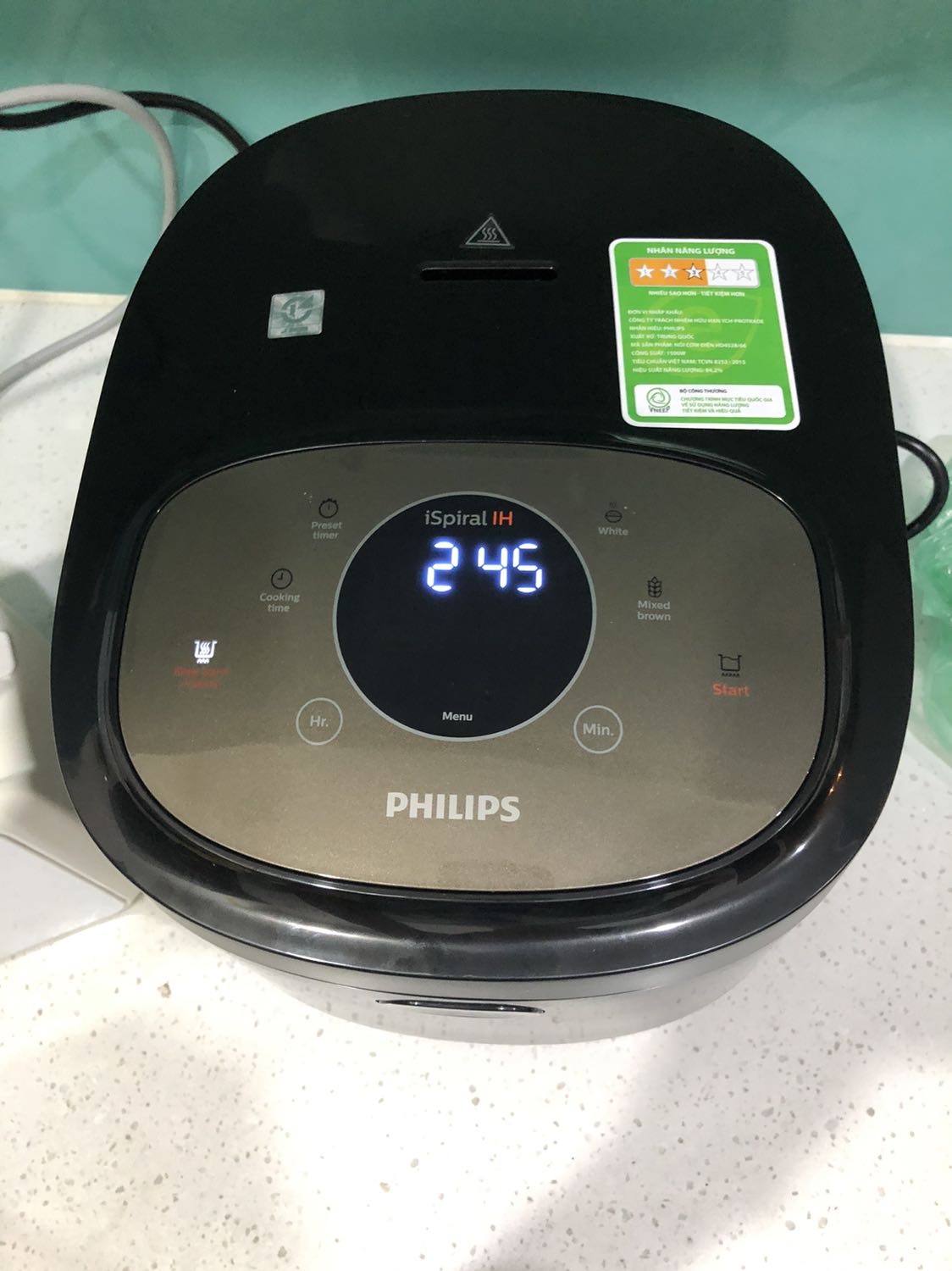 Nên mua, Hầm sườn 45’, mềm vừa phải, khoai hấp khô ráo, cơm nấu dẻo mềm, nhưng sáng nấu xong, rút điện, chiều chọn reheat ( có thêm nước) thì cơm vẫn có chỗ hơi cứng