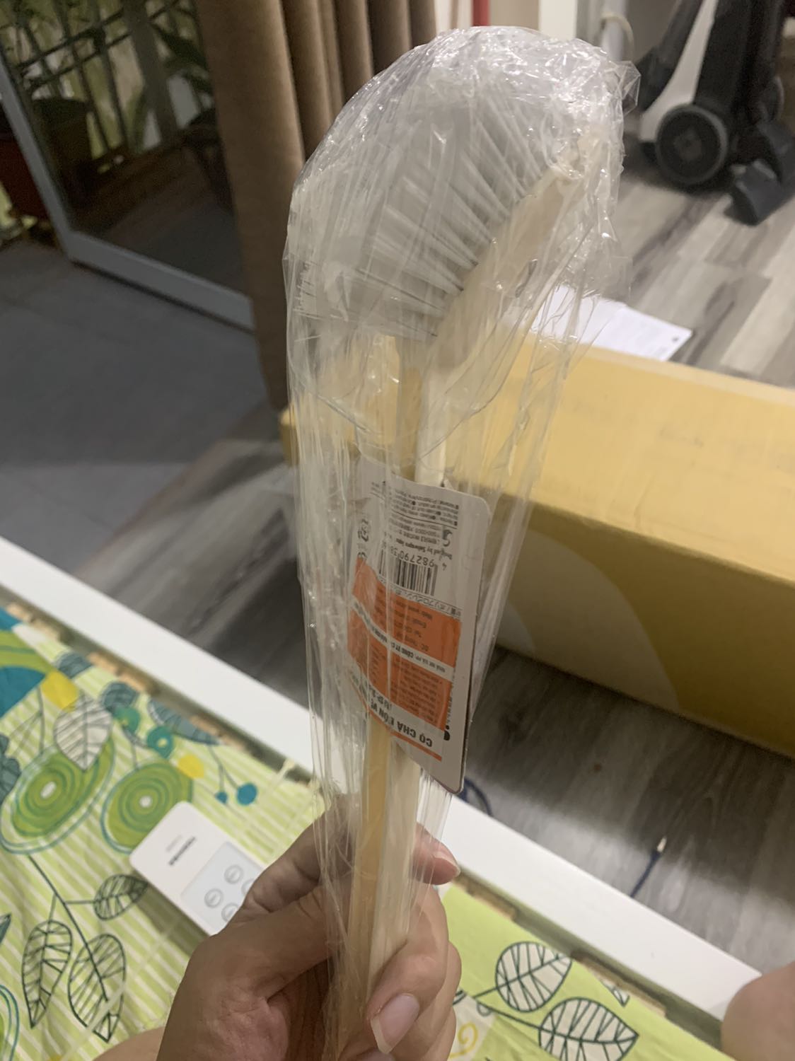 Bên trái là sản phẩm quảng cáo - Bên phải là sản phẩm nhảm nhí mà tôi nhận được. Nhìn là biết nên mua hay ko rồi nhé, quảng cáo một đằng - bán một nẻo, khuyên chân thành các bạn đừng nên chuốc bực tức vào người !!!