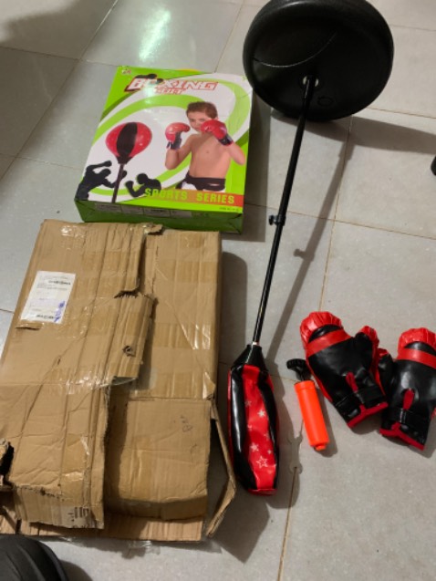 Sản phẩm giao thiếu linh kiện lắp ráp. Không có kim bơm để bơm bóng hơi lên. Sản phẩm giao thiếu linh kiện lắp ráp. Không có kim bơm để bơm bóng hơi lên.