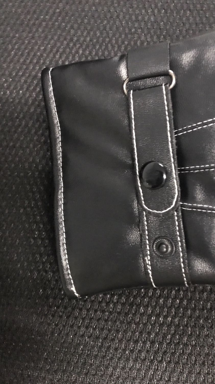 Găng tay đẹp. Da mềm mại có lớp nỉ lông bên trong đeo ấm tay ghê luôn. Găng tay da nên trời có mưa phùn mưa nhỏ cũng tự tin chạy xe. Còn khoản cảm ứng điện thoại thì quá là ok luôn. Sản phẩm tốt. Ủng hộ shop. 5 sao nè.