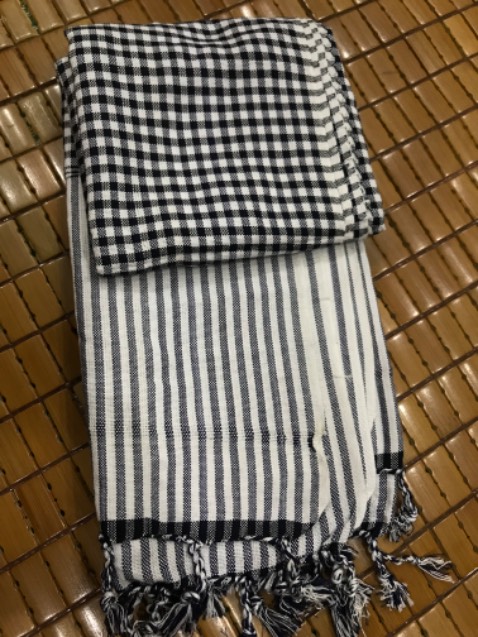 Sản phẩm như mô tả. Đẹp. Chất liệu ổn. Không quá thô. Khá mịn và mát.