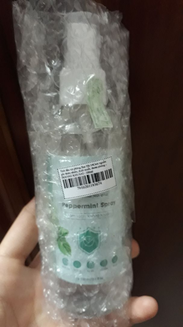 Đầu xịt tốt, bao bọc hàng kĩ lưỡng, chai có tem niêm phong đàng hoàng. Xịt chỗ ngồi làm việc thơm phức cả phòng luôn. Mình còn lấy xịt trong phòng tắm, xịt đủ mọi chỗ  khác nữa, tiện ghê