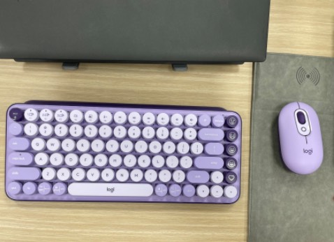 Bàn phím siêu xinh luôn, màu tím cưng xỉu, gõ nghe rất đã và êm 💜 giao hàng nhanh và cẩn thận, không có gì để chê hết luôn nha 🥰