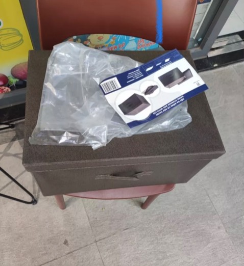 Hộp rất cứng cáp, chất vải không dệt, có mùi một chút, nhưng ko sao, để 1 lúc là hết mùi. Cốt bìa nén nên mình nghĩ mọi người ko nên để đồ ẩm hay bị ướt vì dễ bị hư hộp. Để đồ khô quần áo chăn màn tài liệu là ok. Cũng ko nên đee đồ sắc nhọn. Mình thấy ưng ý. Hộp rộng phết se  còn ủng hộ tiếp. Cho shop 5 sao nhé :3 :)))