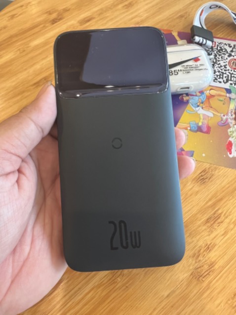 Tính cho 5 sao nhưng k phải magsafe nên cho 4 sao :)) Còn lại ok , ai mà thấy màn hinh của sạc cũ thì tháo nilon ra