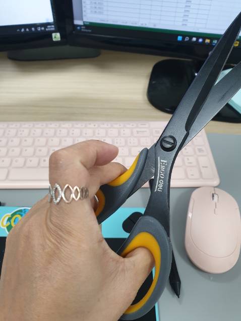 cắt bén, hình thức tạm. cầm dễ chịu.