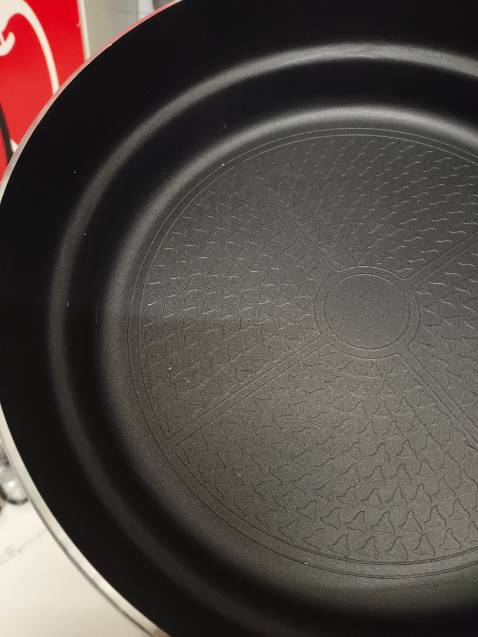 Sản phẩm bị trầy ở lồng nồi, thiếu 1 cái nuôi gỗ. Quá buồn.