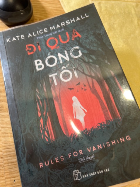 Sách viết dài dòng, đọc khá chán mặc dù nội dung khá đặc biệt nhưng cách triển khai thì chán ngắt