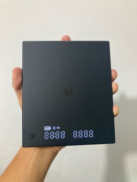 Cân thiết kế đẹp nha, cân khá chính xác. Sử dụng dễ, có đồng hồ bấm giờ cho ai làm espresso chẳng hạn. Tiện.