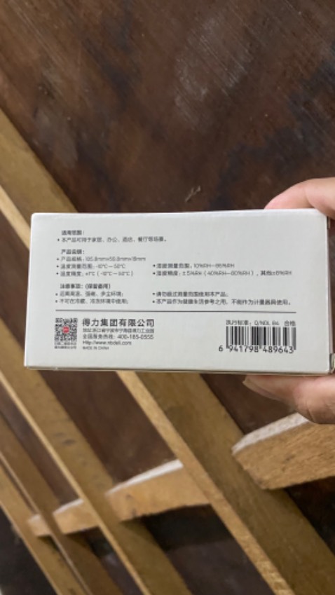 Độ chính xác cũng được. Máy toàn bộ là chữ TQ, hướng dẫn cũng chữ TQ không có tiếng Anh hay Việt,  không có tem đơn vị nhập khẩu. Có nút cài giờ, báo thức (cài giờ thì đè nút cài đặt lâu một chút, cài báo thức thì bấm buôn ngay). Để trang trí phòng cũng khá ổn. Độ chính xác cũng được. Máy toàn bộ là chữ TQ, hướng dẫn cũng chữ TQ không có tiếng Anh hay Việt,  không có tem đơn vị nhập khẩu. Có nút cài giờ, báo thức (cài giờ thì đè nút cài đặt lâu một chút, cài báo thức thì bấm buôn ngay). Để trang trí phòng cũng khá ổn.