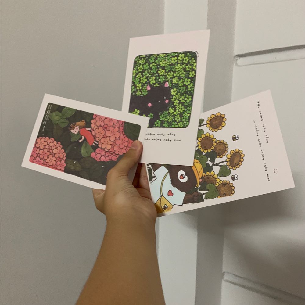 Mình đã mua và sử dụng những quyển sách của tác giả này rồi. Với lối vẽ siêu cute và lối viết hay về cuốn sách, tâm trạng, bức tranh , khi mình nghe chú nói về quyển sách mới ra lò nên mình không ngần ngại mà mua luôn
Đáng mua, chấn 5 sao