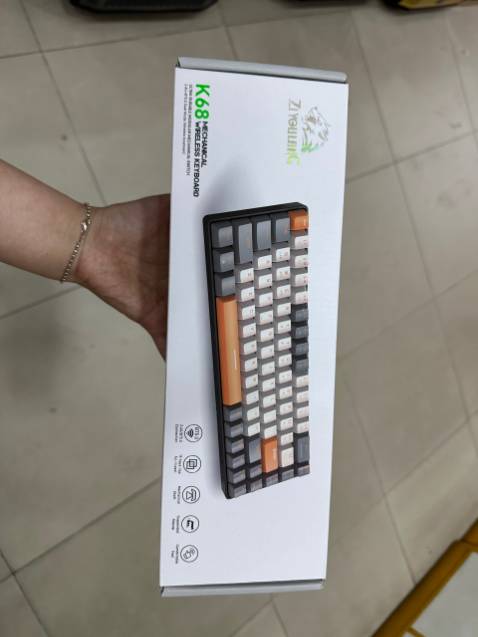 Bàn phím cơ 68 phím cơ , mình mua loại red switch gõ êm tay, kết nối bluetooth hoặc usb đều được nha, sử dụng pin AA tiện lợi.