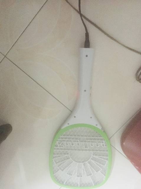 mua hai vợt muỗi của Rạng Đông. vừa nhận hàng. một cái có  chỗ sạc trực tiếp, một cái giao thiếu dây sạch, tôi phải tự tìm dây sạc. đề nghị trả lời và gửi dây sạch vợt cho tôi. xin cảm ơn