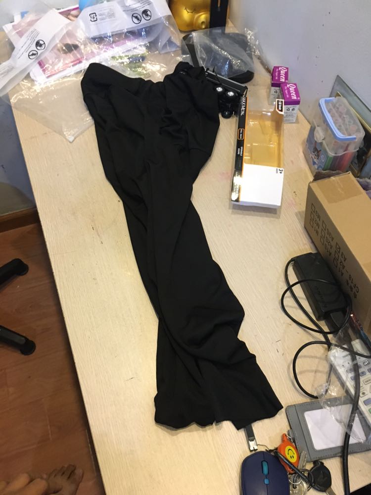 Shop đã đổi mẫu cho mình, thấy rất ưng cách phục vụ của shop. Quần có chất liệu vải mềm mịn, đường  chỉ may chắc chắn, vòng bụng có độ co giãn lớn