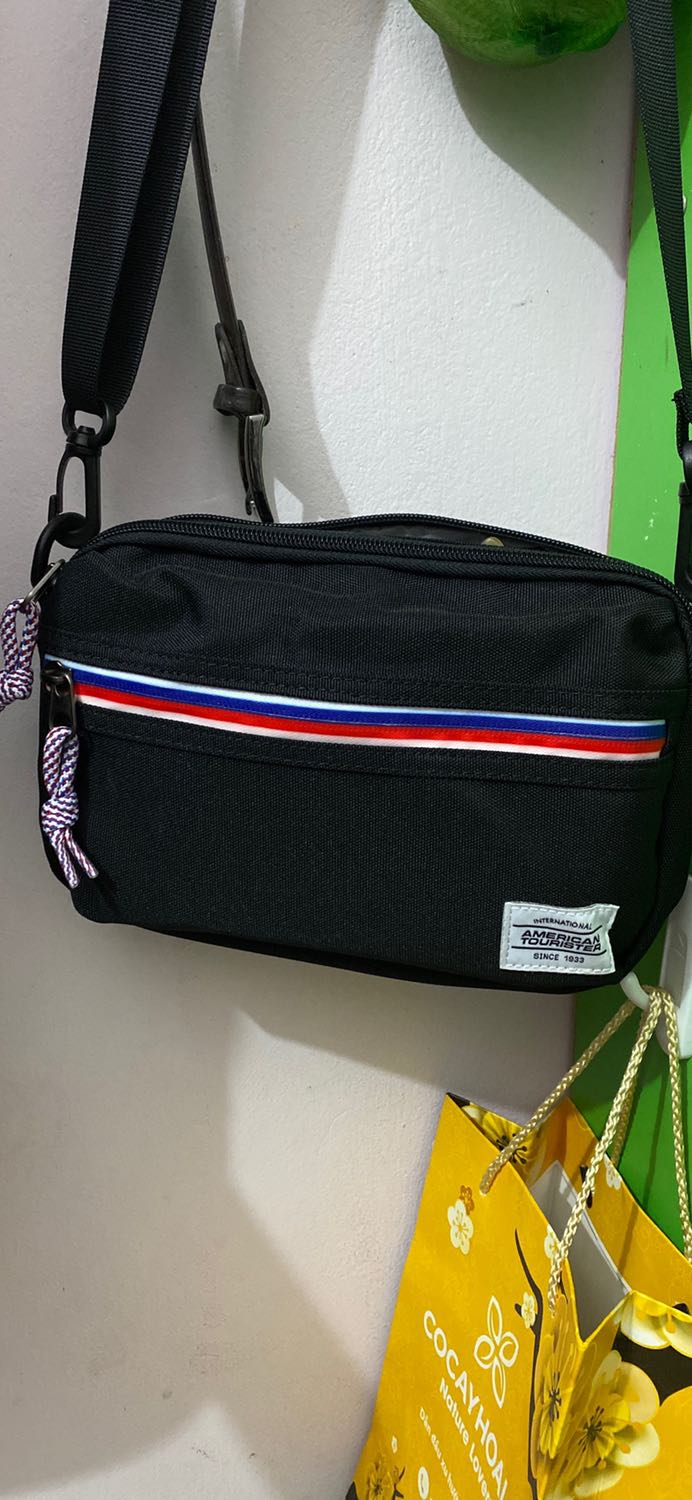 Mặc dù giao hàng hơi lâu. Nhưng chất lượng túi khiến mình rất hài lòng, shop cũng nhiệt tình trả lời