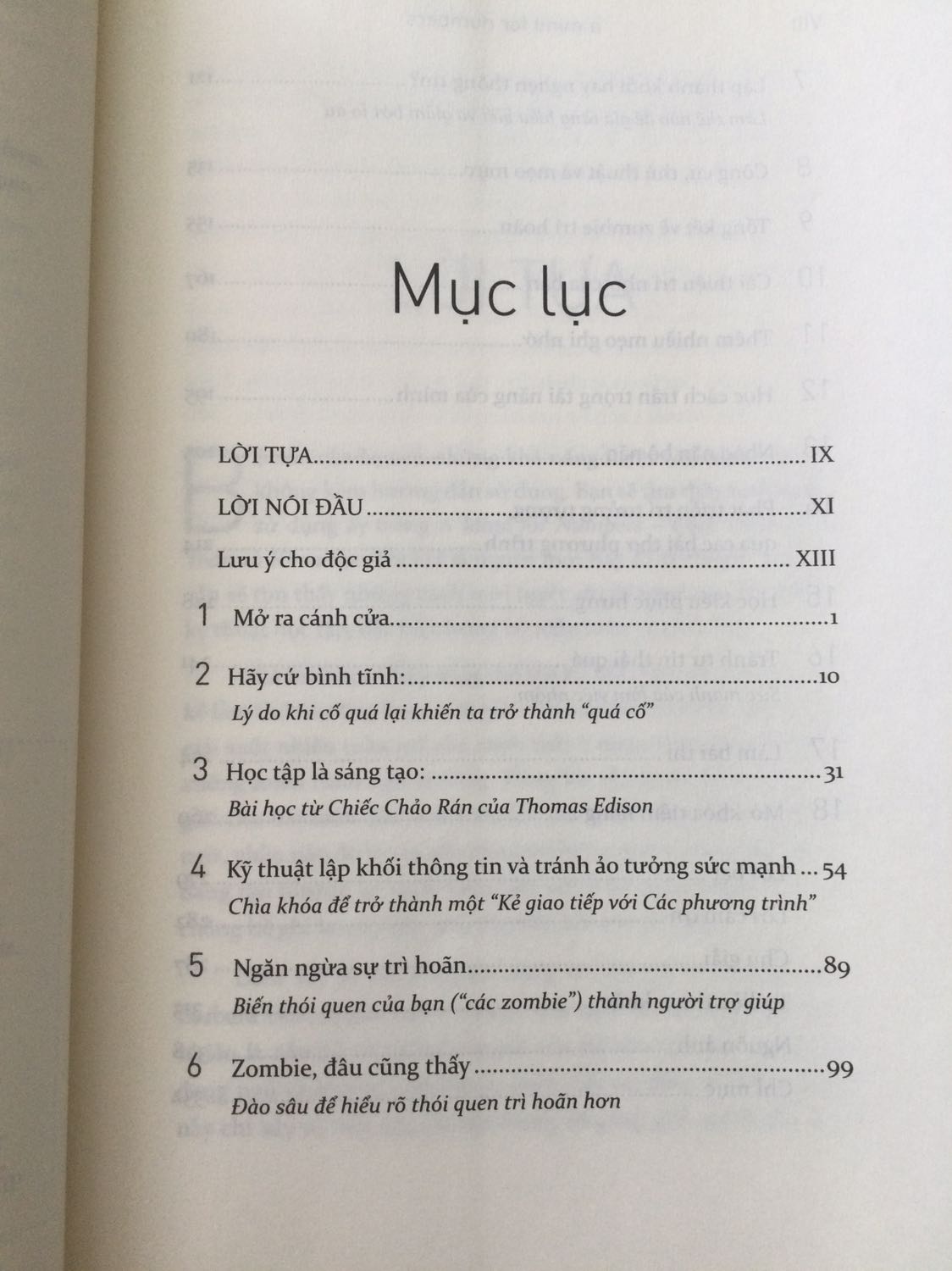 Luôn đọc hết mới dám nhận xét, đương nhiên nhận xét chỉ là góc nhìn cá nhân. 
Phải nói,chưa bao giờ tắt ngọn lửa đam mê với toán học. Nghĩ hồi xưa theo ngành toán chắc thỏa được đam mê, chỉ vì hồi xưa hông có người hướng dẫn.
Vớ được cuốn sách này, cứ nghĩ rằng sẽ gặt hái được nhiều tuyệt chiêu mới lạ hơn, để truyền đạt phương pháp, với truyền lửa tình yêu cho thằng kia. Ai dè....
Cuốn sách có quá nhiều lời khen tặng. Thật ra, cuốn sách không cụ thể riêng về phương pháp học toán, hay nghiên cứu khoa học, theo cách đặc biệt nào mới. Mà chỉ là các phương pháp học và ghi nhớ, cũng như phân loại thông tin...mà bộ sách kỹ năng để sử dụng bộ óc của Tony Buzan hơn 20 năm trước đã có. 
Cuốn sách này tạm có ích cho những bạn ở mức độ cơ bản. Nếu muốn nâng cao, nên đọc bộ của Buzan. Kakaa
Đánh giá 6/10 điểm.
