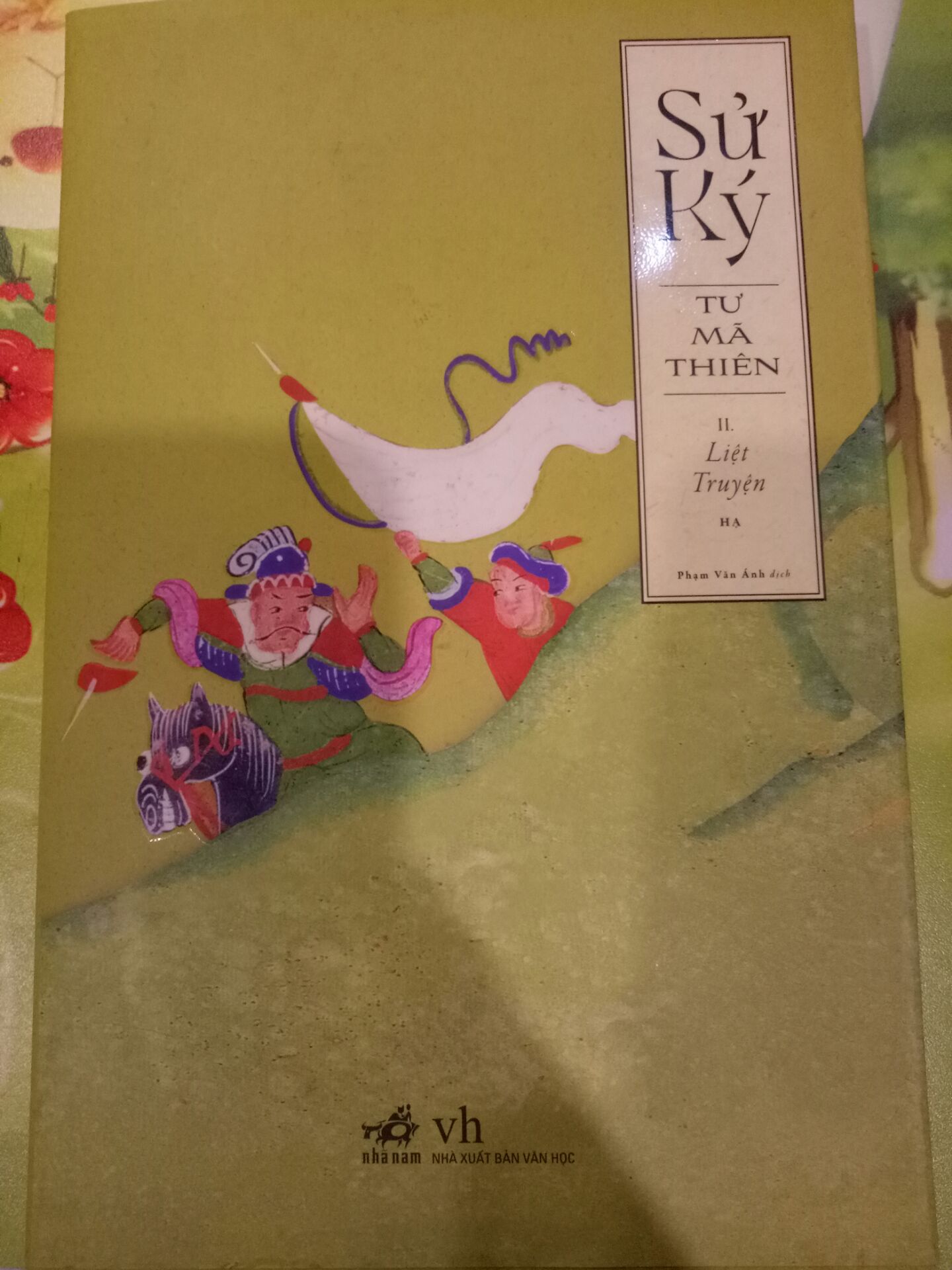 sách siêu đẹp, tiki đóng gói khá cẩn thận, chất lượng sản phẩm Ok ? sách mới, bìa và giấy đều đẹp, nghe mọi người nói quyển Hạ và Thượng hay lắm, mình vx chưa đọc hết, chỉ review hình thức bên ngoài thôi :>> (siêu yêu sách của Nhã Nam)  ❤????